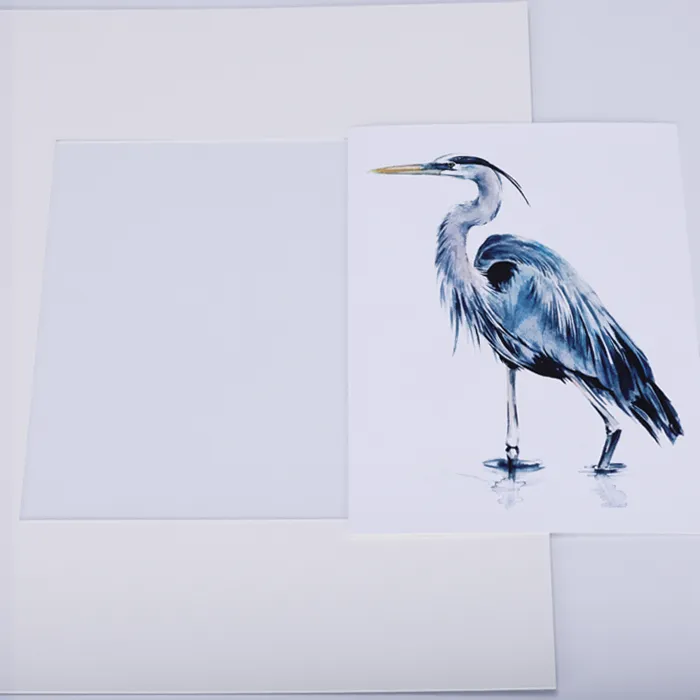 La découpe intérieure doit être plus petite d’environ 1 cm sur les quatre côtés par rapport à l’image.